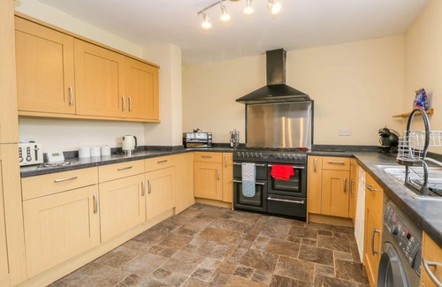 Bempton Cottage | 5 CLIFF LANE, pet friendly, character holiday cottage in Bempton