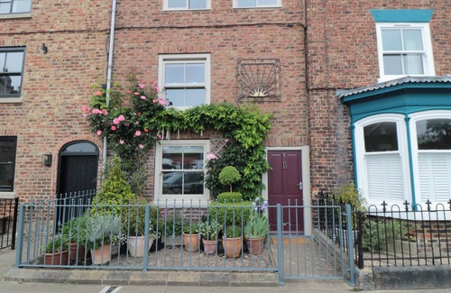 Stokesley Cottage | 5 COLLEGE SQUARE, pet friendly in Stokesley