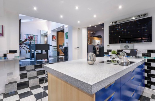 Sheffield Cottage | 5 DOBCROFT ROAD, pet friendly, with a garden in Sheffield