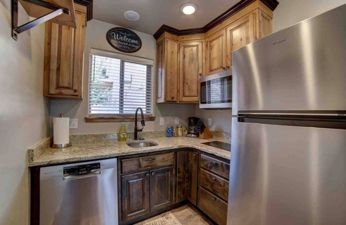 Moab South Valley House | #5 Dog Friendly, Walking distance to Hiking Trails