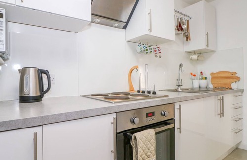 Lancing Cottage | 5 FIRLE ROAD ANNEXE, with a garden in Lancing