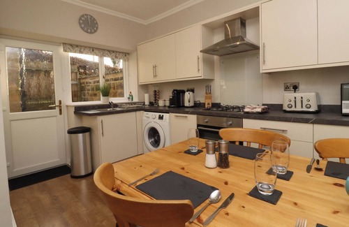 Pateley Bridge Cottage | 5 HAMILTON TERRACE, pet friendly, with open fire in Pateley Bridge