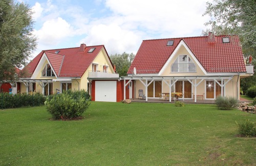 Luessow Apartment | 5 * holiday apartment Stralsund outskirts 1B EC
