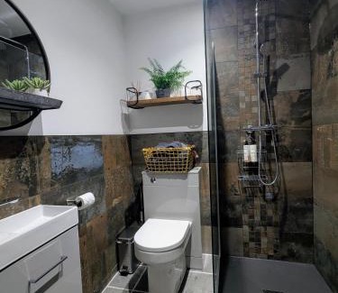 Treharris Apartment | 5 Holiday Cottages, close to Bike Park Wales, Pen y Fan, Brecon