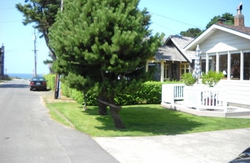 Downtown Cannon Beach House | 5 Houses from the Beach Presidential street.