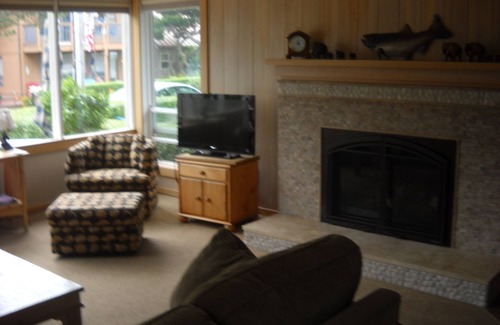 Downtown Cannon Beach House | 5 Houses from the Beach Presidential street.