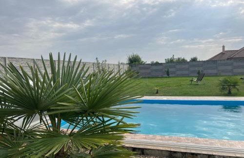 Topolniky House | 5 izbový samostatný stojaci rodinný dom s podkrovím a veľkou záhradou so sezónnym bazénom, celoročnou saunou a vírivkou-momentálne pokazena- od augusta bude nová na dovolenku a oddych