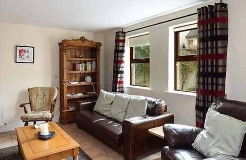 Dundrum Cottage | 5 KILNAMANAGH MANOR, pet friendly in Dundrum, County Tipperary