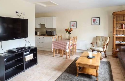 Dundrum Cottage | 5 KILNAMANAGH MANOR, pet friendly in Dundrum, County Tipperary