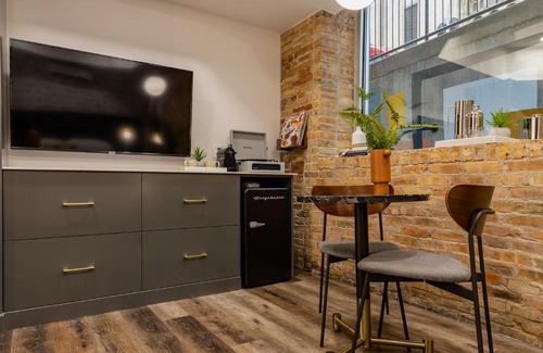 Downtown House | 5 King Bed Suites at The Finnley Hotel in DT GR