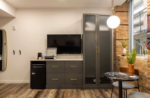 Downtown House | 5 King Bed Suites at The Finnley Hotel in DT GR