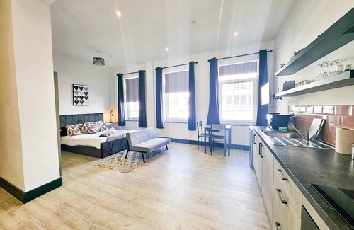 Castle Apartment | 5 Kings Buildings Apartment - Studio - Swansea