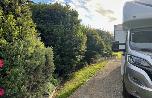 Longlands House | 5 km from Havelock North Comfortable Cosy Country Motorhome Experience