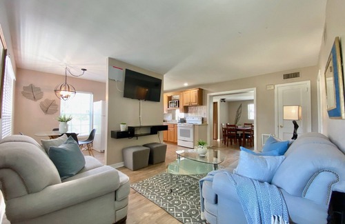 Lakeshore South House | ~5 Leaf Experience Sleeps 8 NAS Jax~
