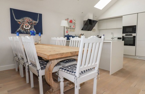 Porth Cottage | 5 LONGSHORE, family friendly, character holiday cottage in Newquay