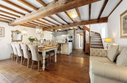Bradbourne House | 5* LUXURY, AWARD WINNING, WATERSIDE BARN, DERBYSHIRE, SLEEPS 8-10 PERSONS+1 DOG