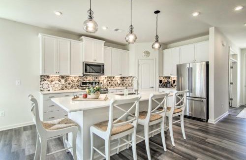 Millville House | 5 Mi to Beach Bright Bishops Landing Home!