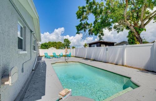 Holiday House | 5 Mi to Beach Retreat with Heated Pool in Holiday!