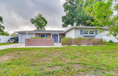 Bay Crest Park House | 5 Mi to Beach Tampa Retreat with Furnished Lanai!