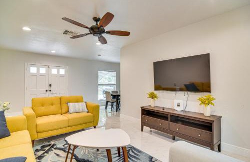 Bay Crest Park House | 5 Mi to Beach Tampa Retreat with Furnished Lanai!