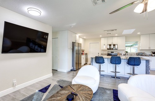 Boynton Beach Cottage | 5 Mi to Beaches: Hot Tub Haven in Lake Worth
