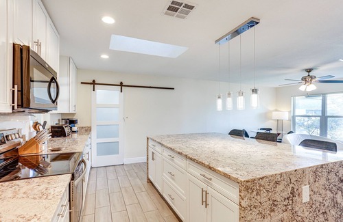 Boynton Beach Cottage | 5 Mi to Beaches: Hot Tub Haven in Lake Worth