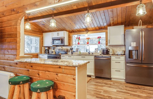 Sherwood Forest Cabin | 5 Mi to Breckenridge Ski Resort: Cozy Wood Cabin!