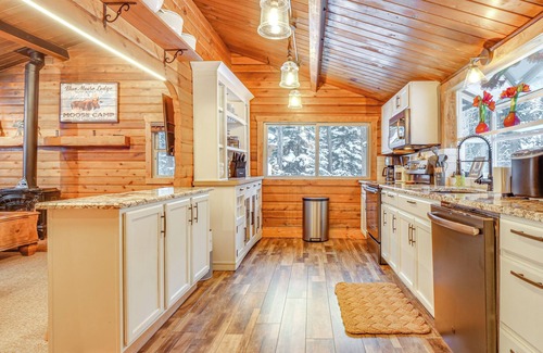 Blue River Cottage | 5 Mi to Breckenridge Ski Resort: Cozy Wood Cabin!