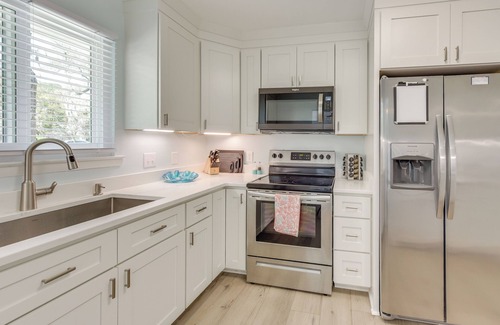 Port Royal House | 5 Mi to Dtwn Beaufort: Home w/Screened-In Patio