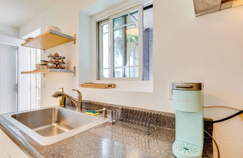 Los Angeles Apartment | 5 Mi to Dtwn Los Angeles: Apt w/Outdoor Space!