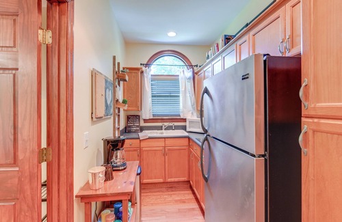 Franklin Cottage | 5 Mi to Dtwn: Serene Couple's Retreat in Franklin!