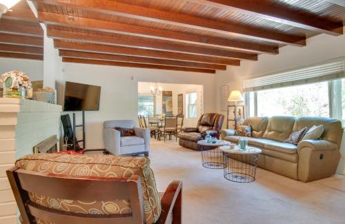 Richland Heights East House | 5 Mi to Dtwn Tuscon Escape with Yard and Patio!