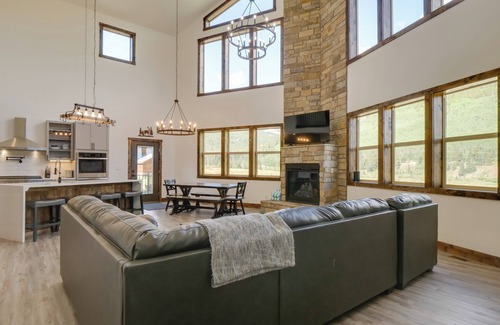 Blue River House | 5 Mi to Main St Breck: Mtn-View Duplex w/Hot Tub