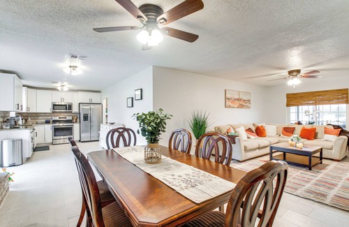 Lawton House | 5 Mi to Museum of the Great Plains: Home w/Patio
