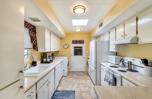 Sun Lakes House | 5 Mi to Ocotillo Golf Course: Chic Sun Lakes Home!