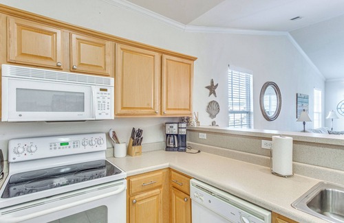 Sunset Beach Condo | 5 Mi to Shore: Condo w/Patio in Sunset Beach!