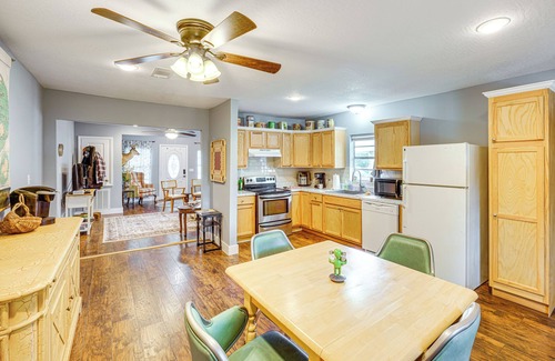 Hattiesburg House | 5 Mi to Southern Miss Campus: Unique Family Home!