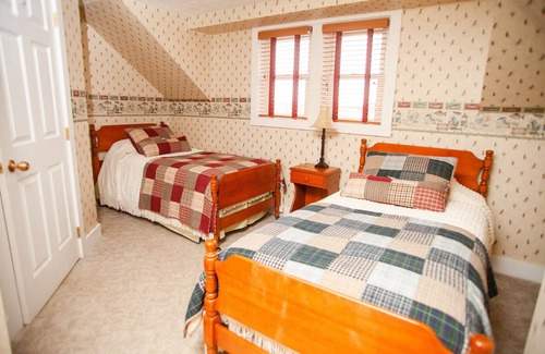 Sandusky Other | 5 miles from Lake Erie! Three bedroom, 2 bath, 2nd Floor Farmhouse