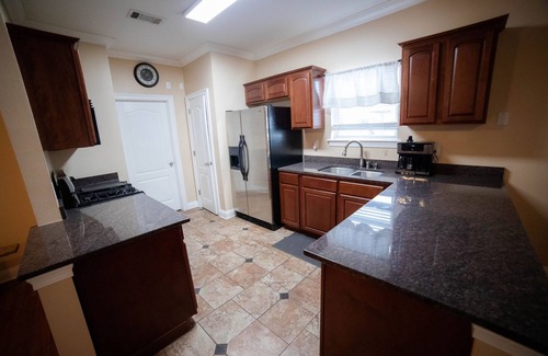 Arabi House | 5 miles to Bourbon St. ! Historic Neighborhood of Old Arabi. Family friendly!