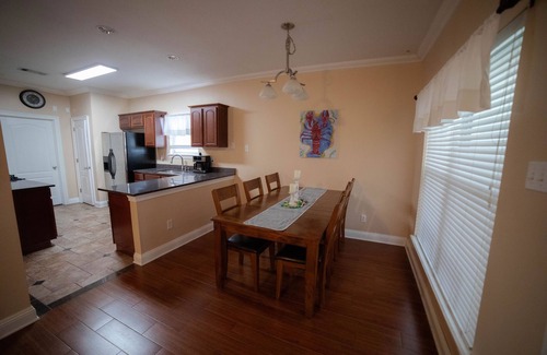 Arabi House | 5 miles to Bourbon St. ! Historic Neighborhood of Old Arabi. Family friendly!