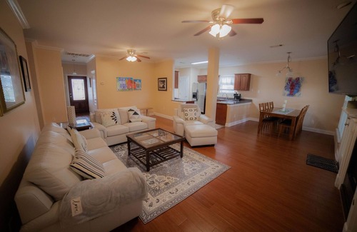 Arabi House | 5 miles to Bourbon St. ! Historic Neighborhood of Old Arabi. Family friendly!