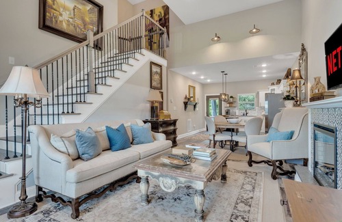 Knoxville Condo | ⭐️5 miles to UT Campus⭐️New luxurious 4BR/3BA condo w/private backyard retreat!