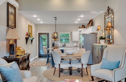 Knoxville Condo | ⭐️5 miles to UT Campus⭐️New luxurious 4BR/3BA condo w/private backyard retreat!