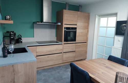 Den Helder House | 5 min. dike + Ferry Texel/10 min. beach. Canal house with shed four bicycles
