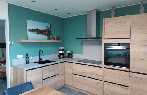 Den Helder House | 5 min. dike + Ferry Texel/10 min. beach. Canal house with shed four bicycles