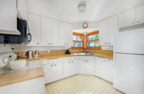 Newlands House | 5 min drive to CU/Pearl - Best Neighborhood