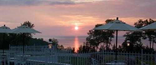 Petoskey House | 5 min Drive to DT Petoskey Lake Views Workspace
