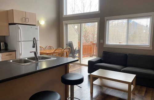 East Kootenay Condo | 5 Min. Drive to the Resort & Fernie