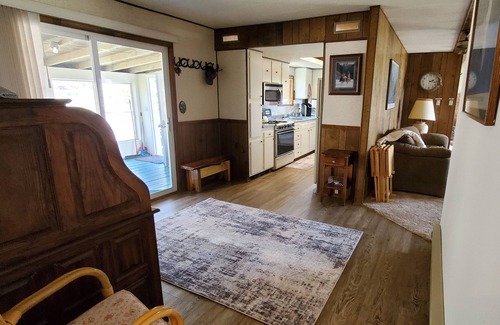 Custer County House | 5 min from town, clean, comfortable, and quiet.