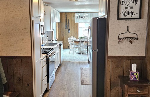 Custer County House | 5 min from town, clean, comfortable, and quiet.
